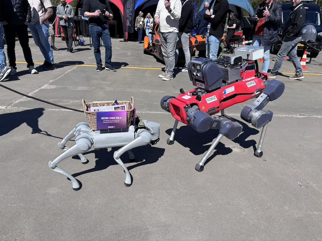 Robothonc Charlotte ontmoet Boston Dynamics Spot